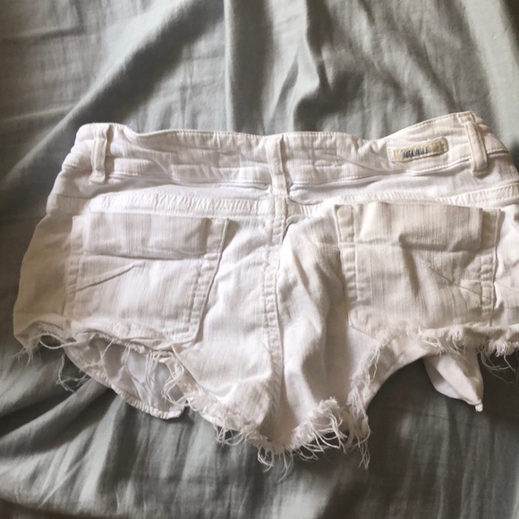 White Brandy Melville shorts - Picture 3 of 4